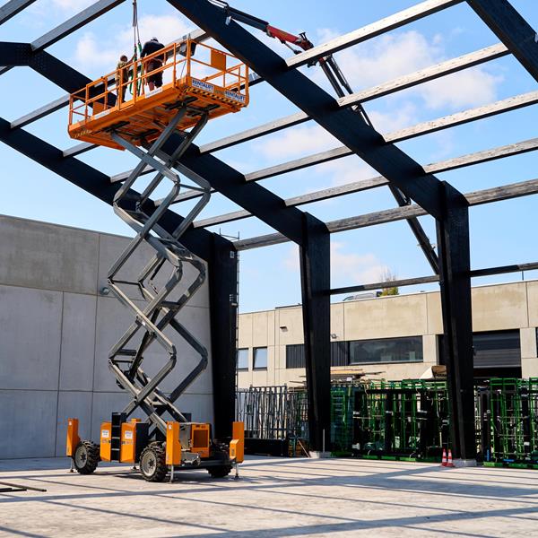 Détails de raccordement entre la nouvelle construction et le hall existant