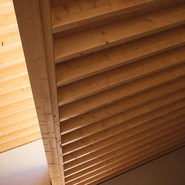 Werkseitig vorbereitete CLT-Bauteile in NSI-ISI Qualität