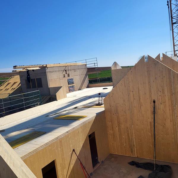 Vue intérieure de l’infrastructure psychopédagogique avec éléments de parois en CLT